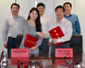 德主刑辅调解中心与中外企业家分会构建深入合作关系，帮扶会员企业纾困解难